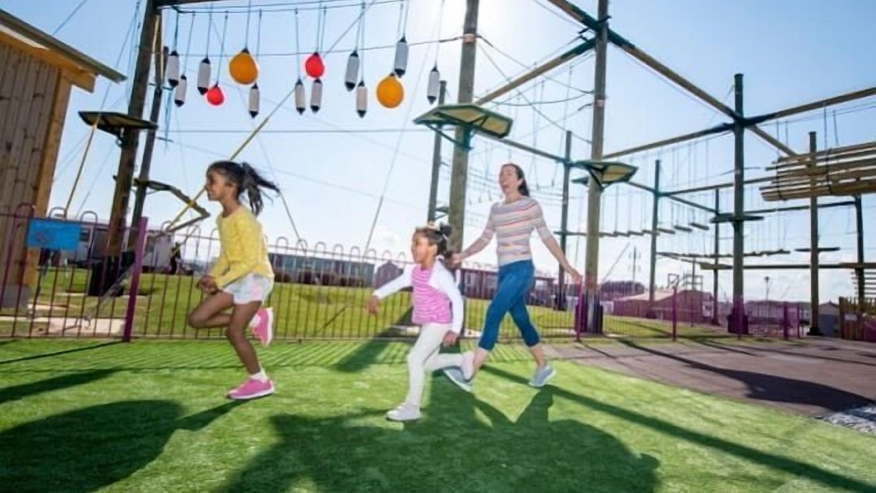 Photo of Others in Cayton Bay