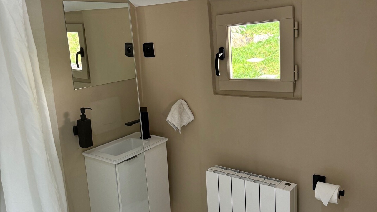 Photo of Bathroom in Rochefort-sur-Nenon