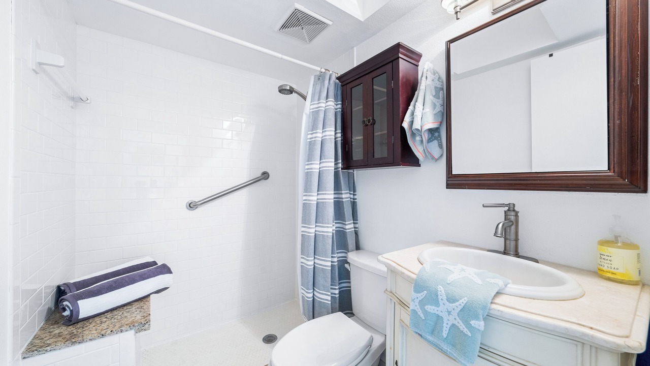 Photo of Bathroom in Bunker Oaks