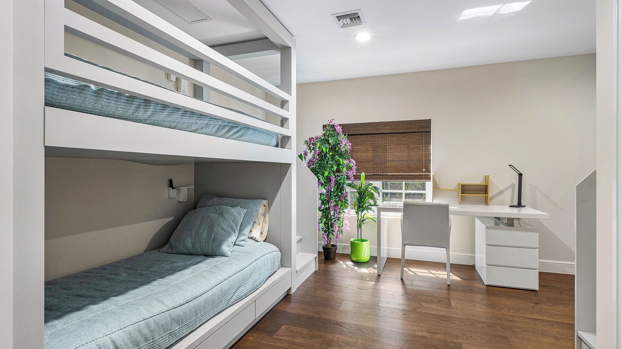 Photo of Bedroom in Tropic Isle