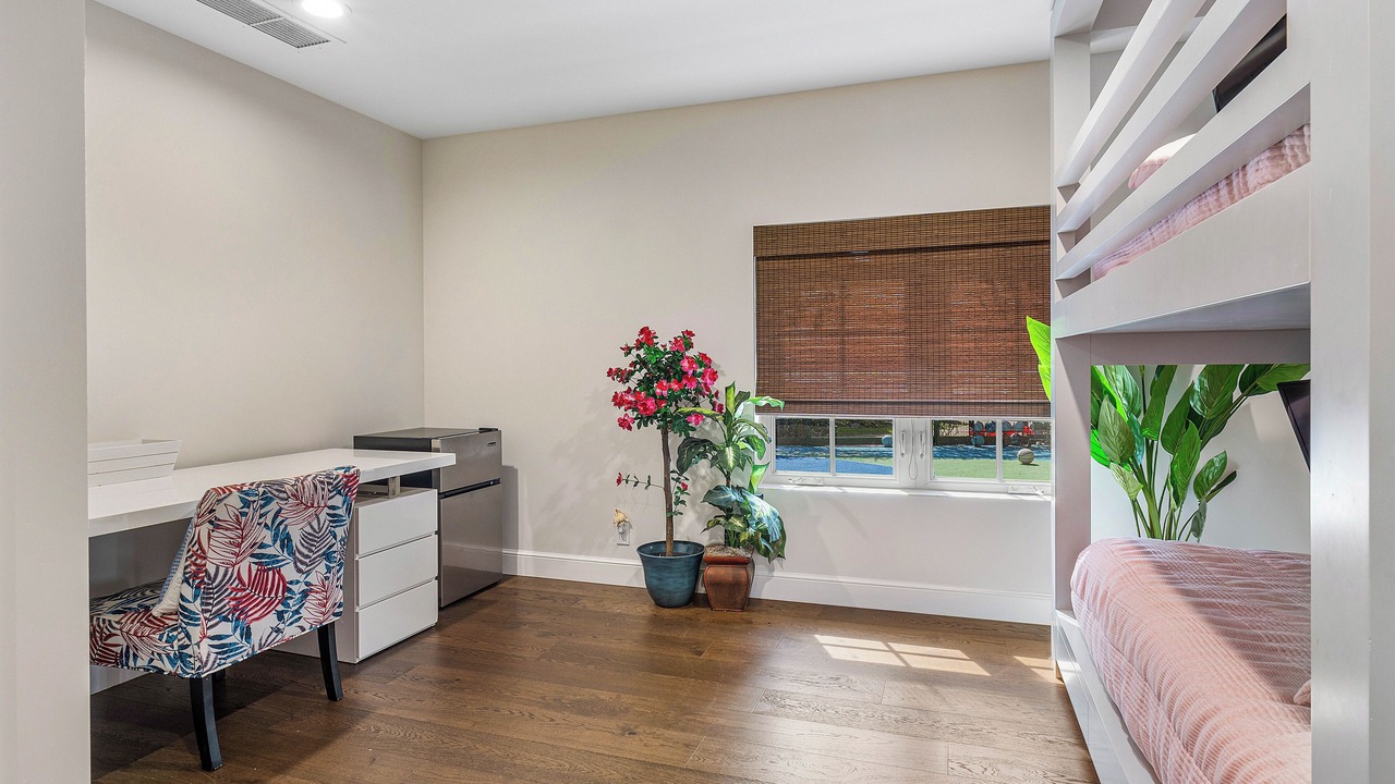 Photo of Bedroom in Tropic Isle