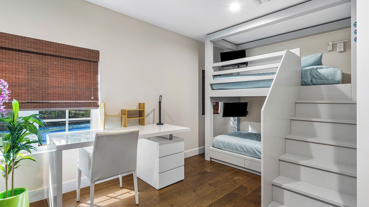 Photo of Bedroom in Tropic Isle