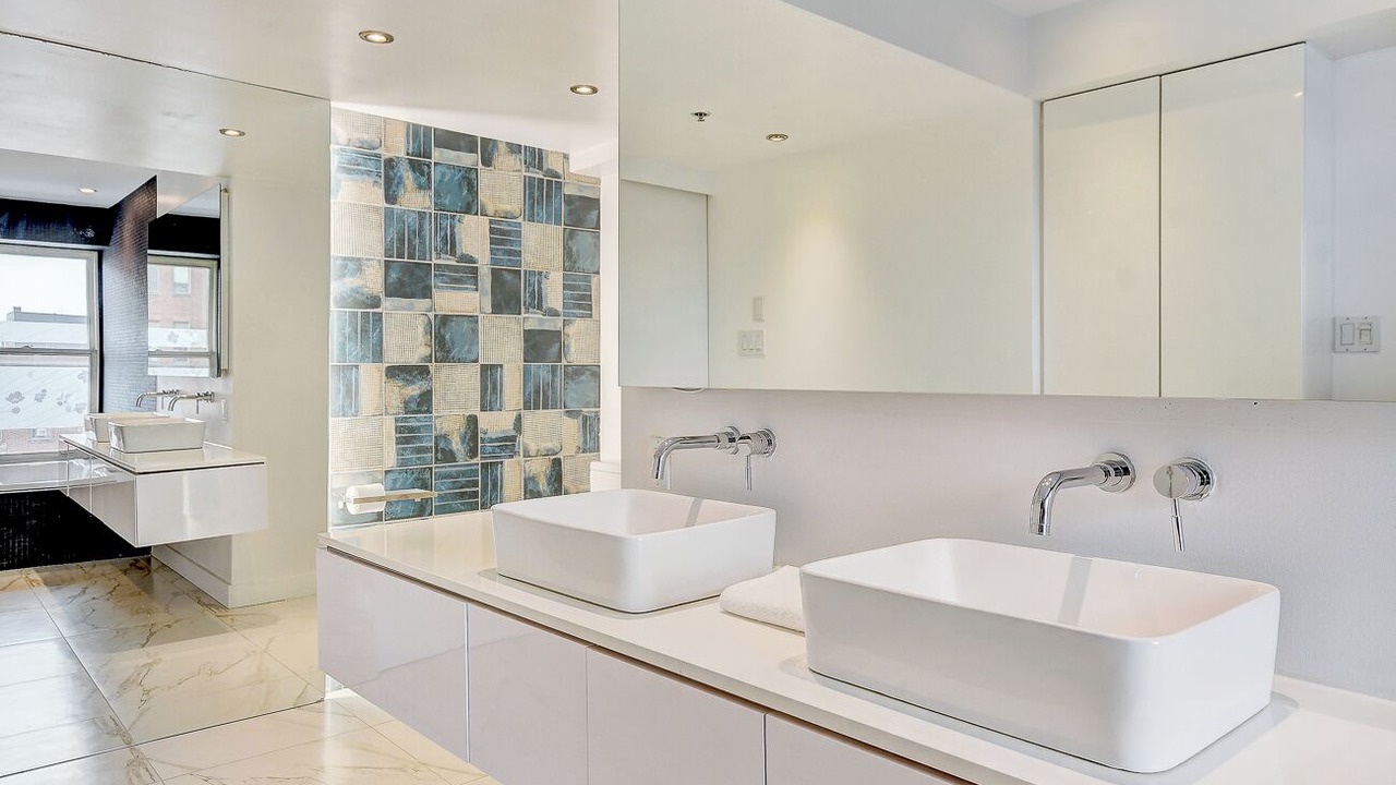 Photo of Bathroom in Quartier des Spectacles