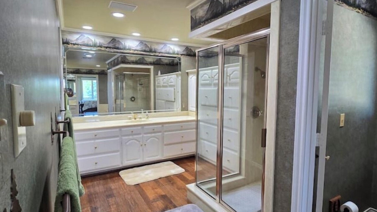 Photo of Bathroom in Pottsboro