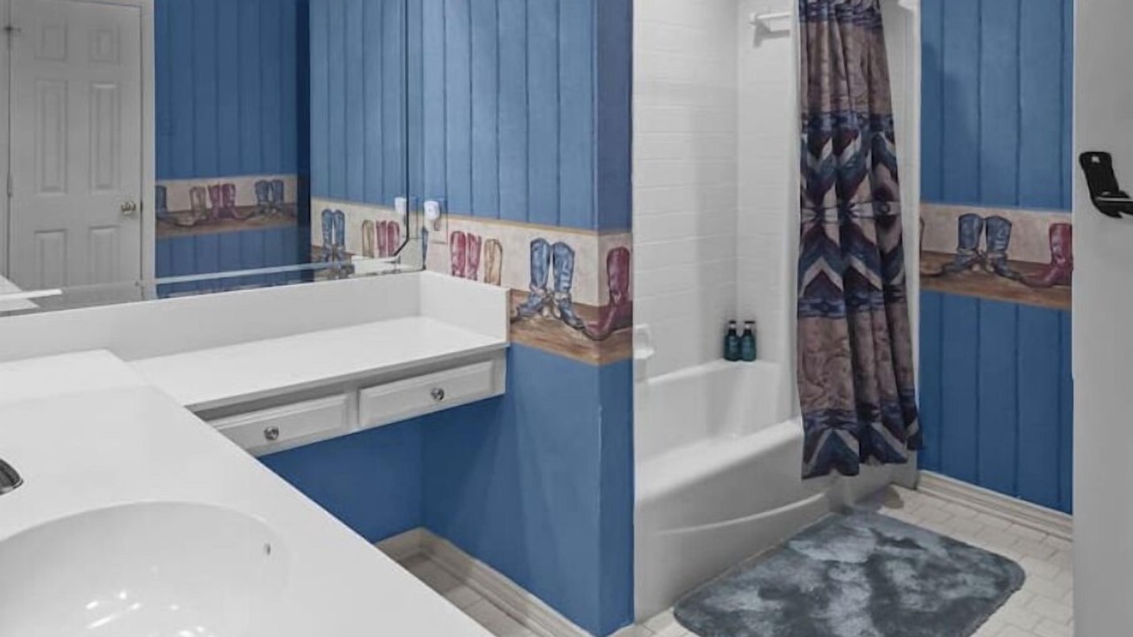 Photo of Bathroom in Pottsboro