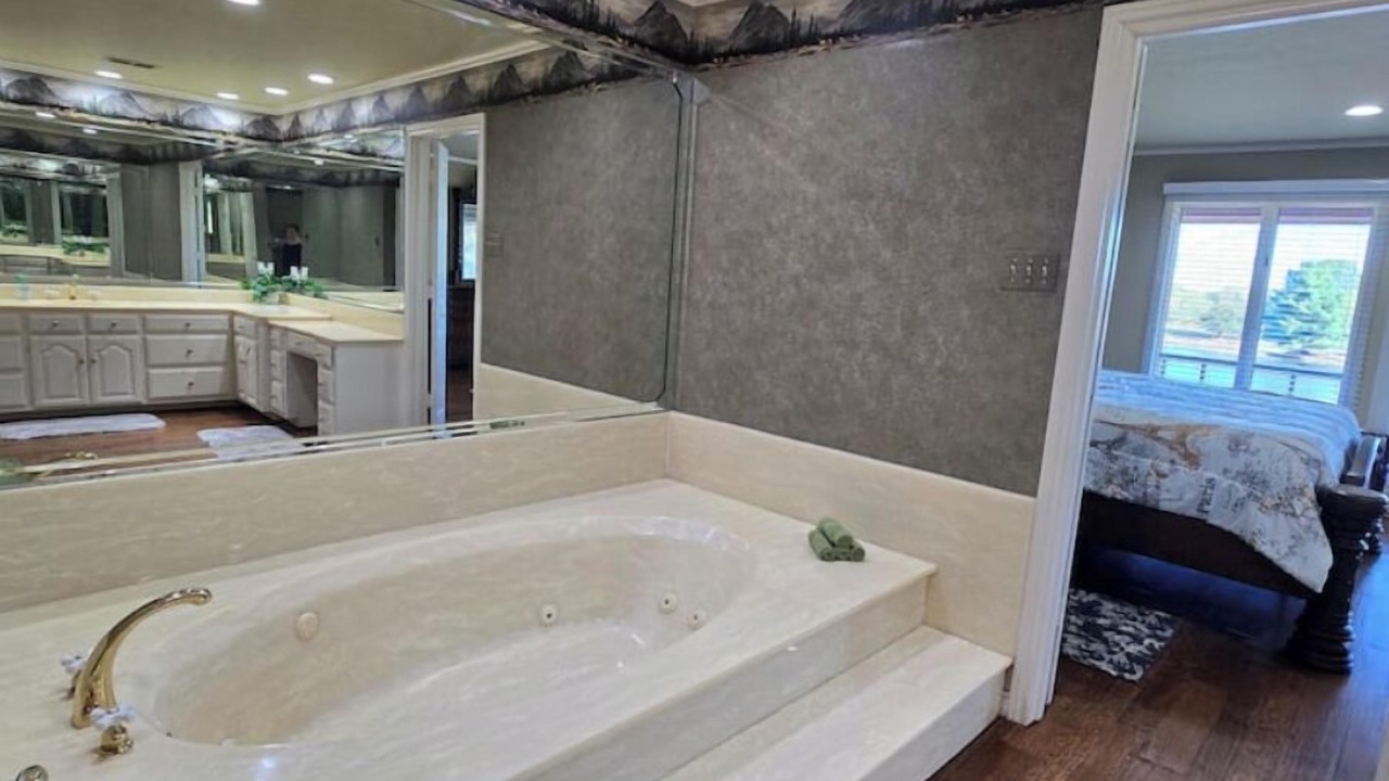 Photo of Bathroom in Pottsboro