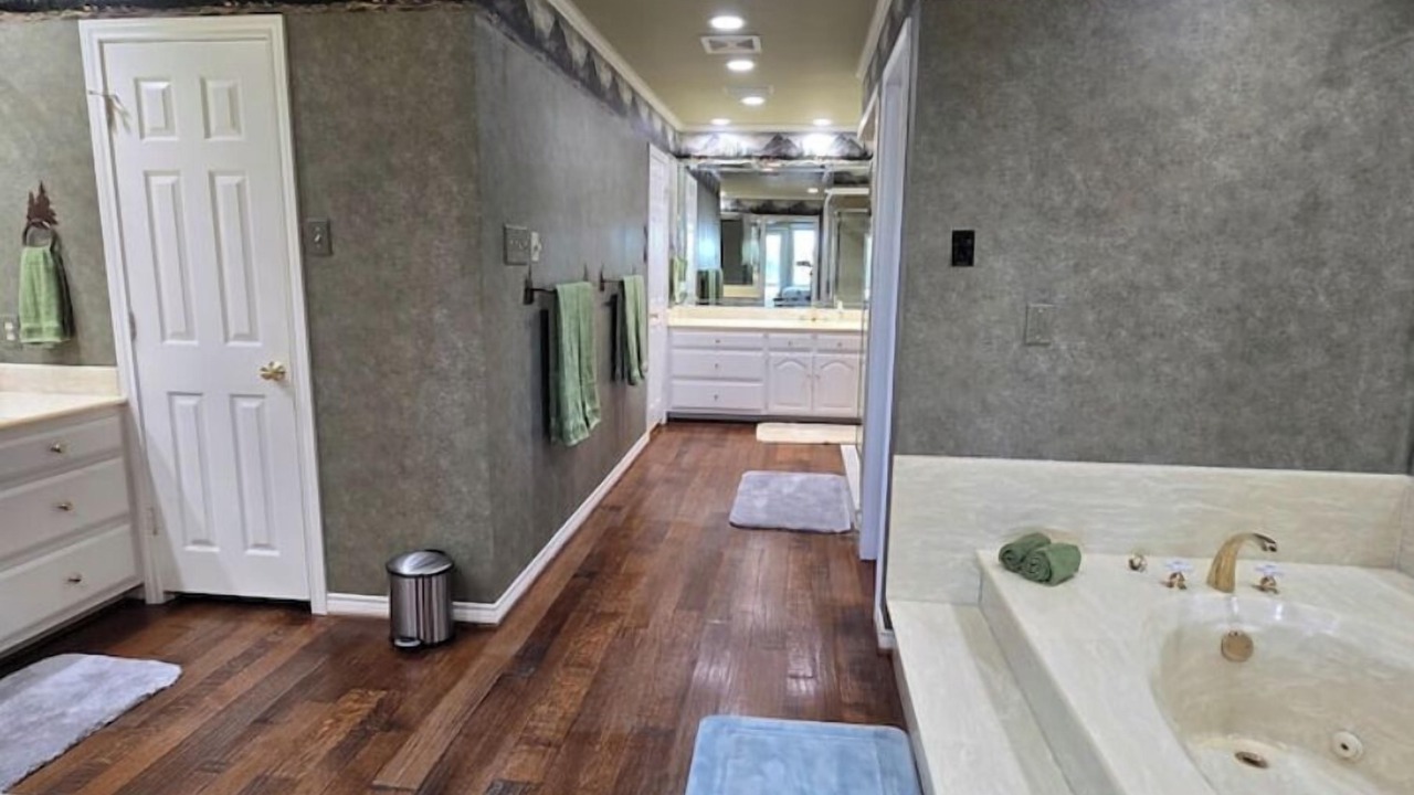 Photo of Bathroom in Pottsboro