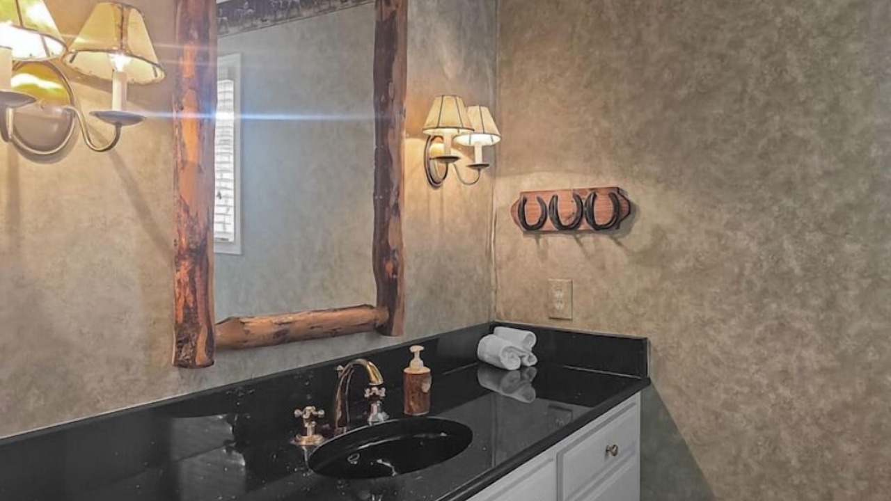 Photo of Bathroom in Pottsboro