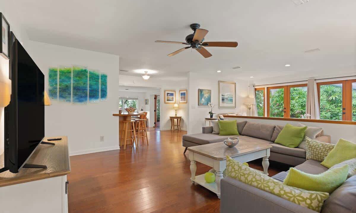 Photo of Livingroom in Saint Simons Heights