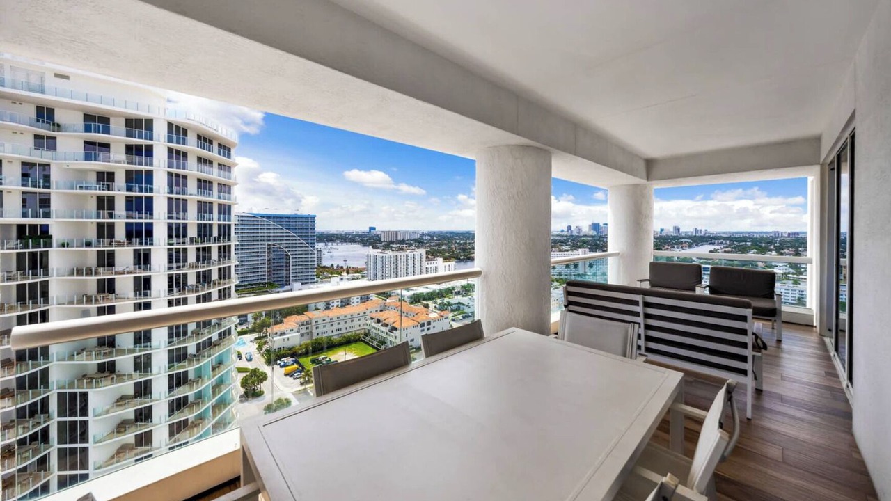 Photo of Patio Balcony in Central Beach