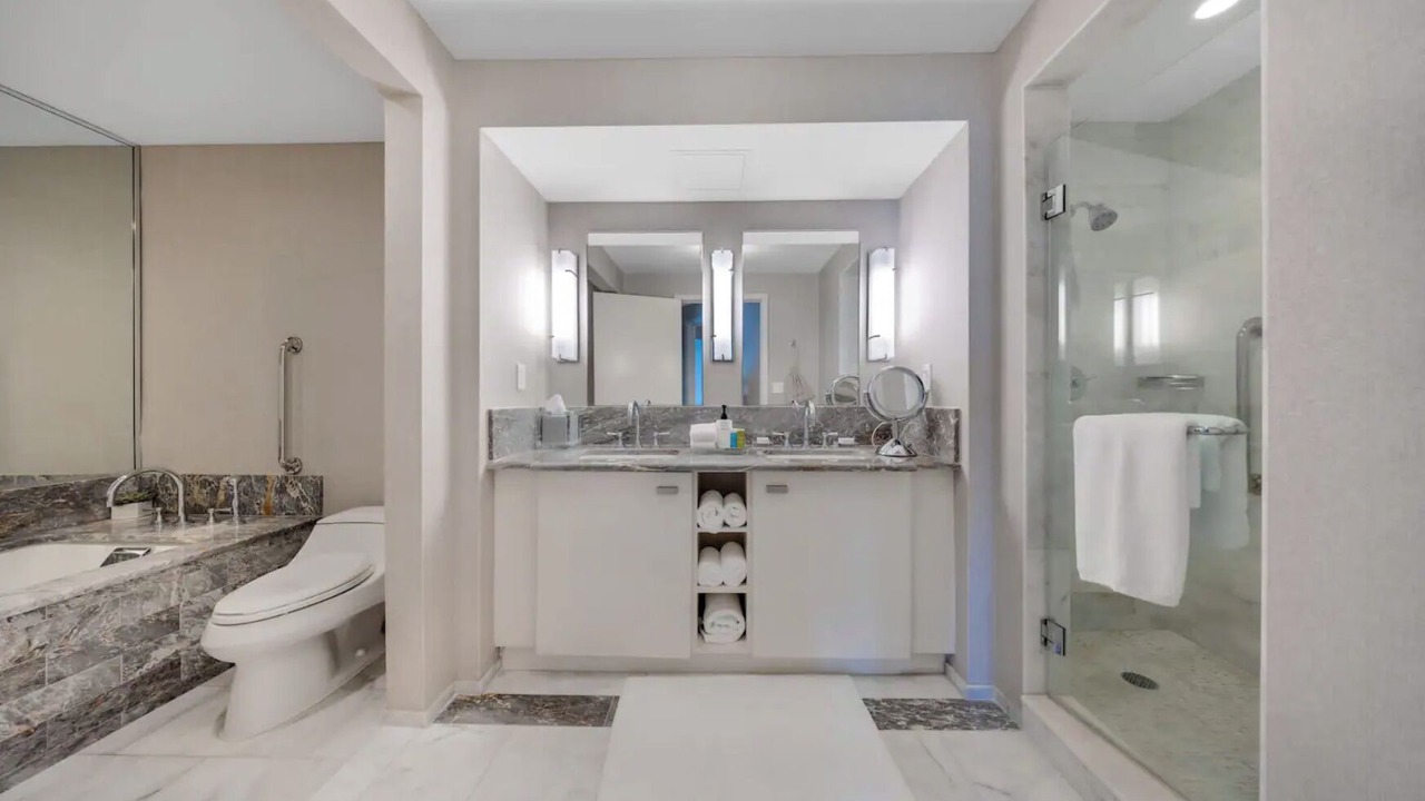 Photo of Bathroom in Central Beach