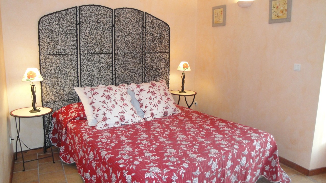 Photo of Bedroom in Montaren-et-Saint-Mediers