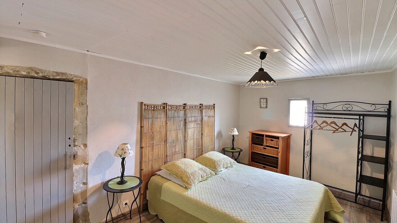 Photo of Bedroom in Montaren-et-Saint-Mediers