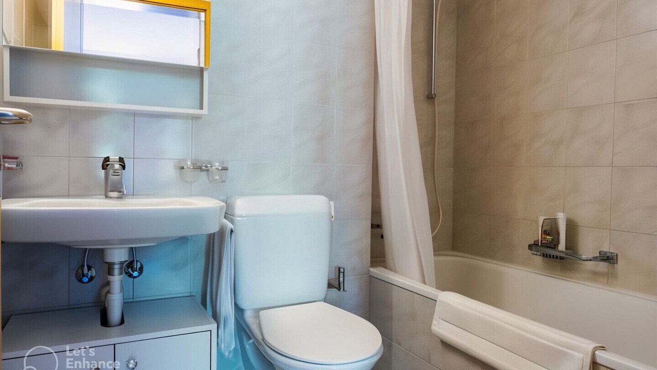 Photo of Bathroom in Salouf