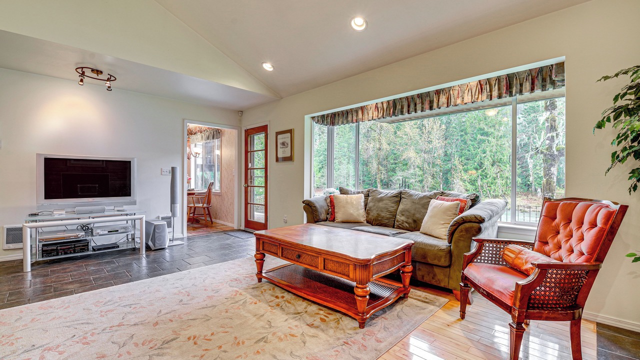 Photo of Livingroom in Darrington