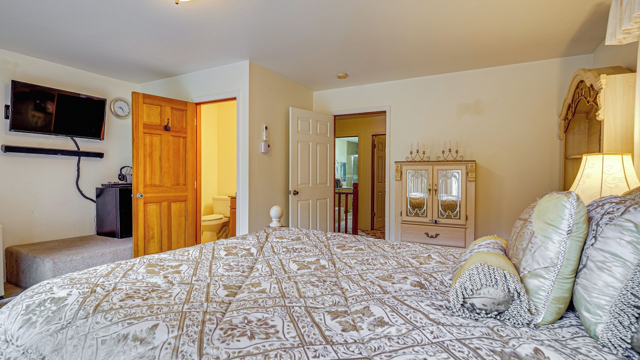 Photo of Bedroom in Darrington