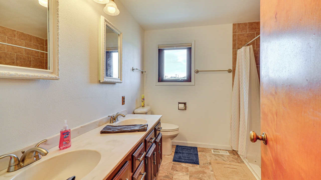Photo of Bathroom in Thermopolis