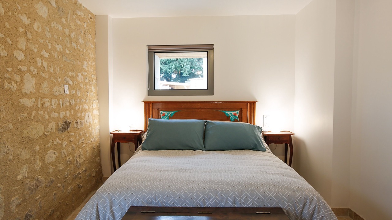 Photo of Bedroom in Distre
