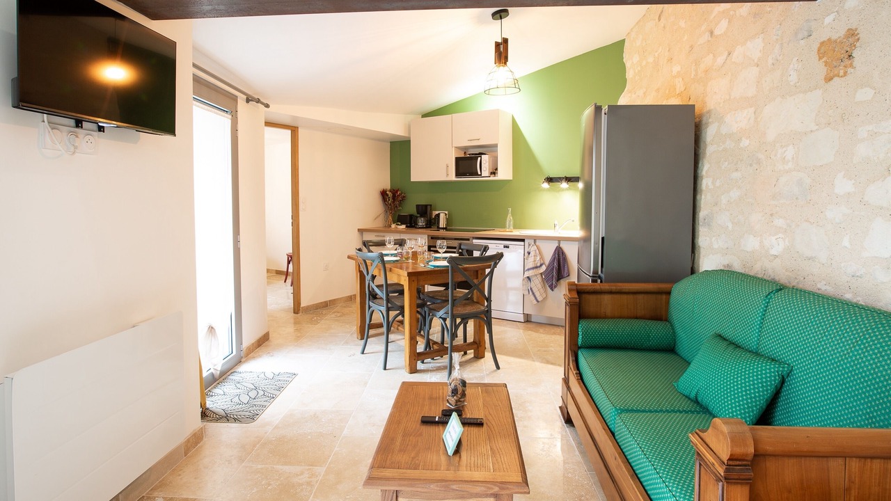 Photo of Livingroom in Distre
