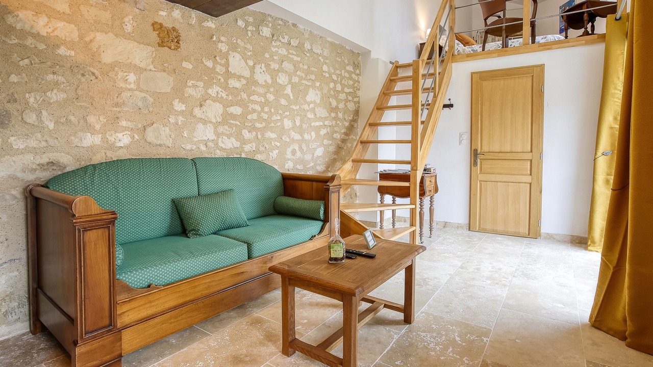 Photo of Livingroom in Distre