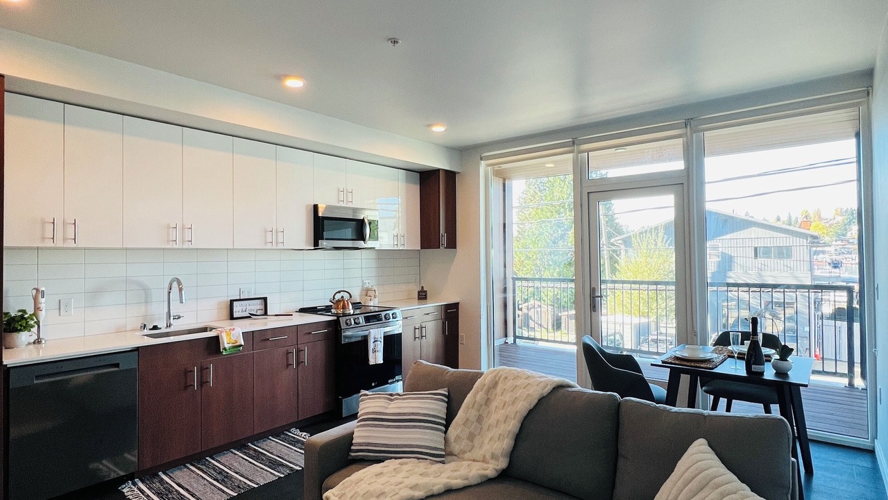 Photo of Livingroom in Eastlake