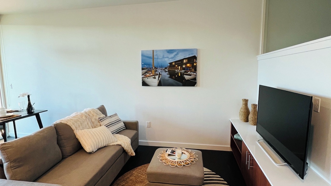 Photo of Livingroom in Eastlake