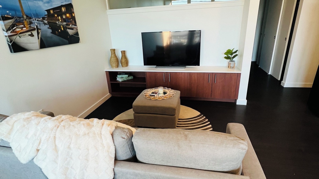 Photo of Livingroom in Eastlake