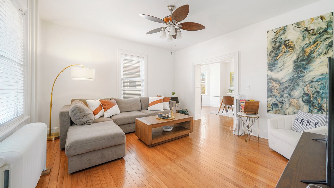 Photo of Livingroom in Middle Hope