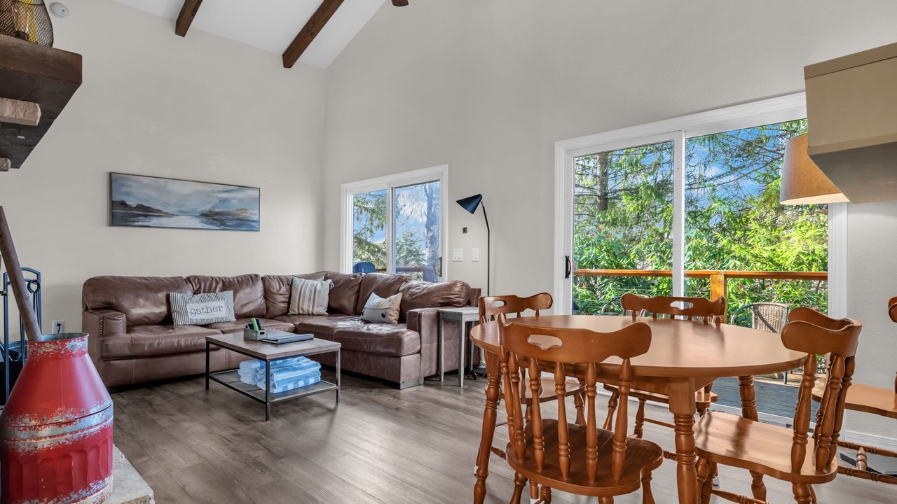 Photo of Livingroom in Charter Hills