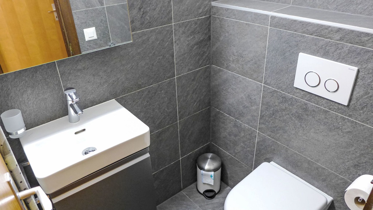 Photo of Bathroom in Lens