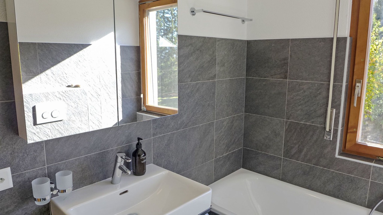Photo of Bathroom in Lens