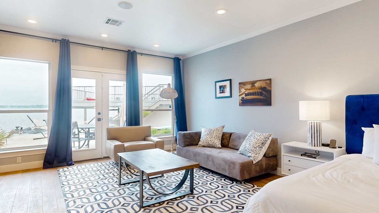 Photo of Livingroom in Horseshoe Bay West