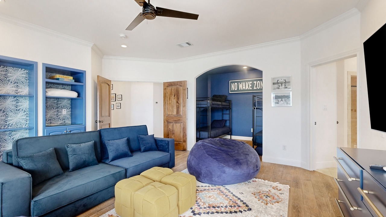 Photo of Livingroom in Horseshoe Bay West