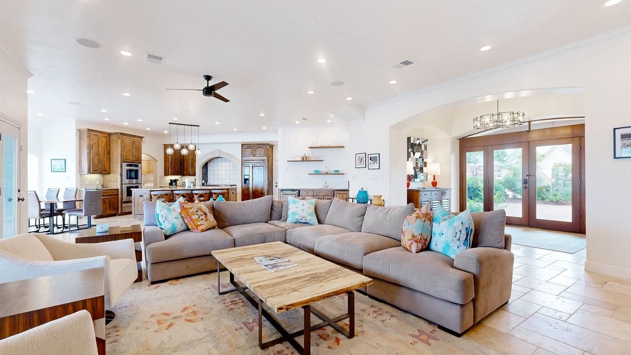 Photo of Livingroom in Horseshoe Bay West