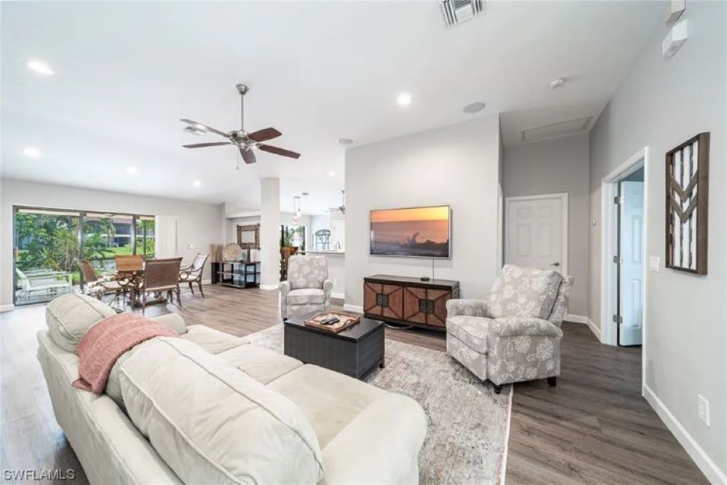 Photo of Livingroom in Riverbend Country Club