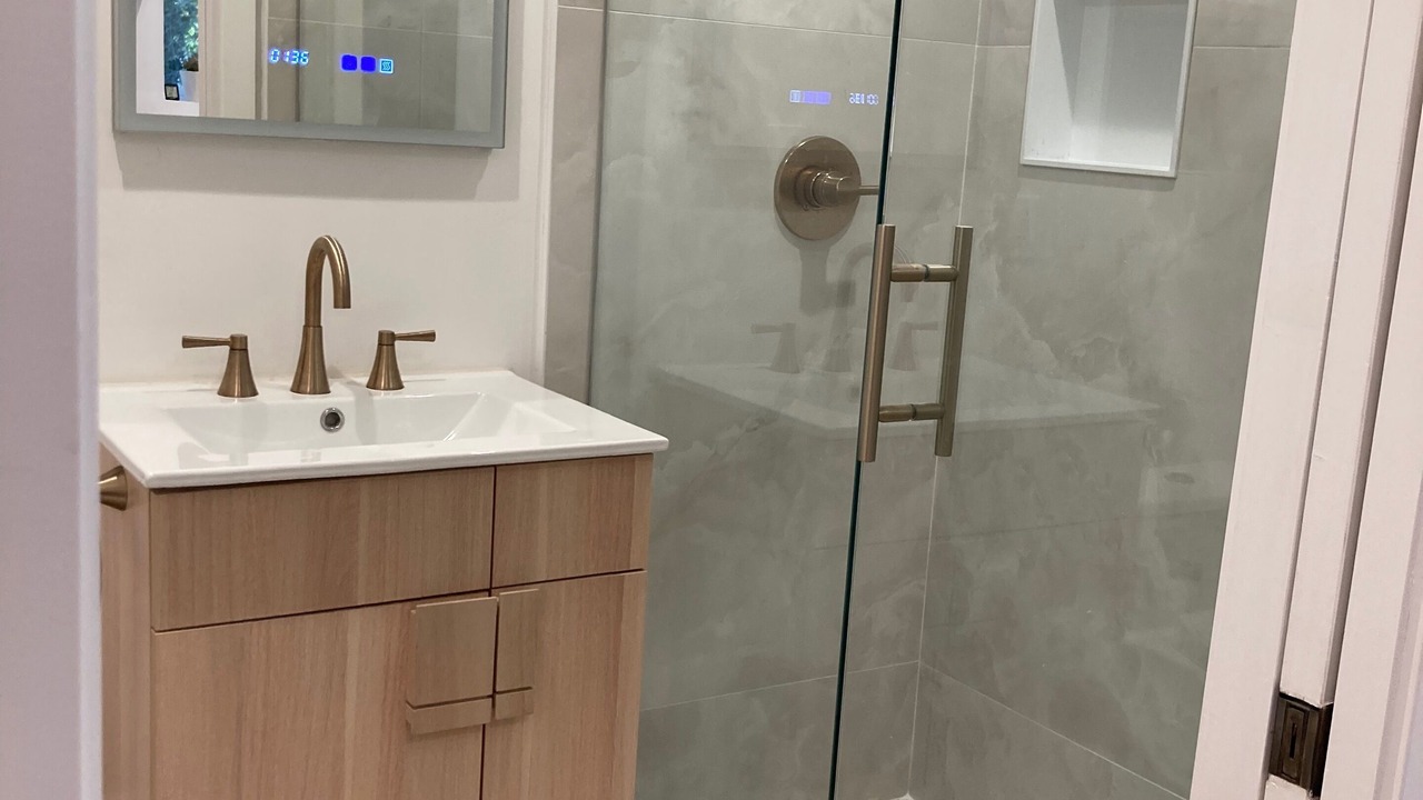 Photo of Bathroom in Hollywood Heights