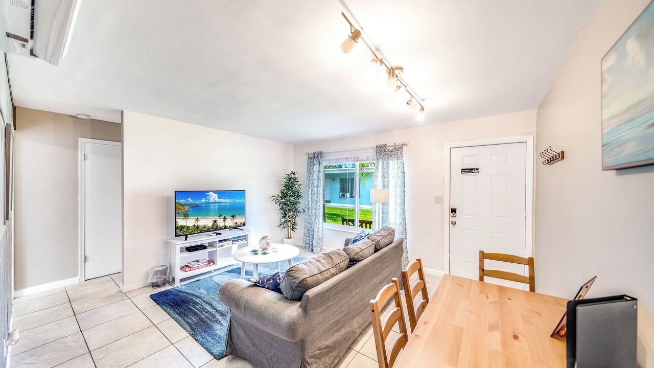 Photo of Livingroom in Santa Barbara Estates