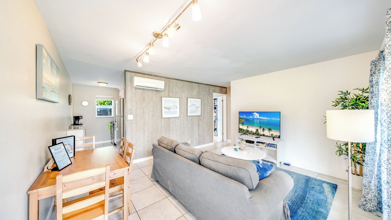 Photo of Livingroom in Santa Barbara Estates