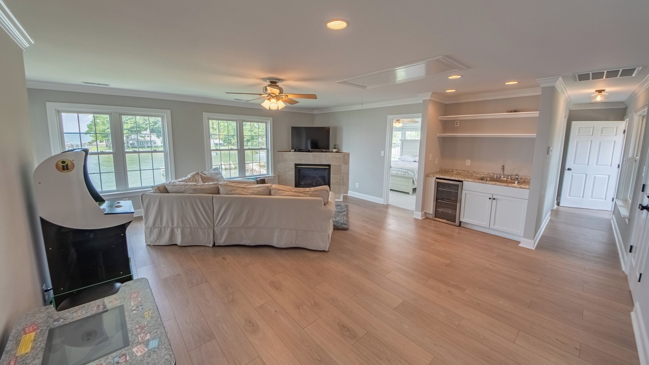 Photo of Livingroom in Deltaville