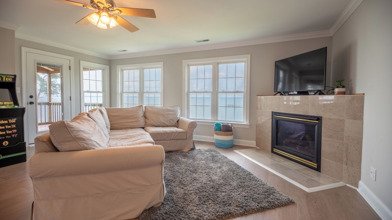Photo of Livingroom in Deltaville