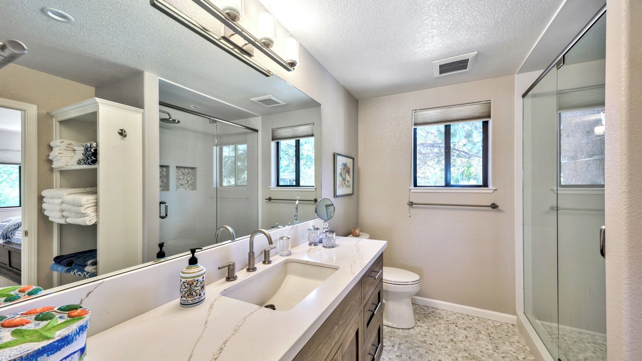 Photo of Bathroom in Bijou Park