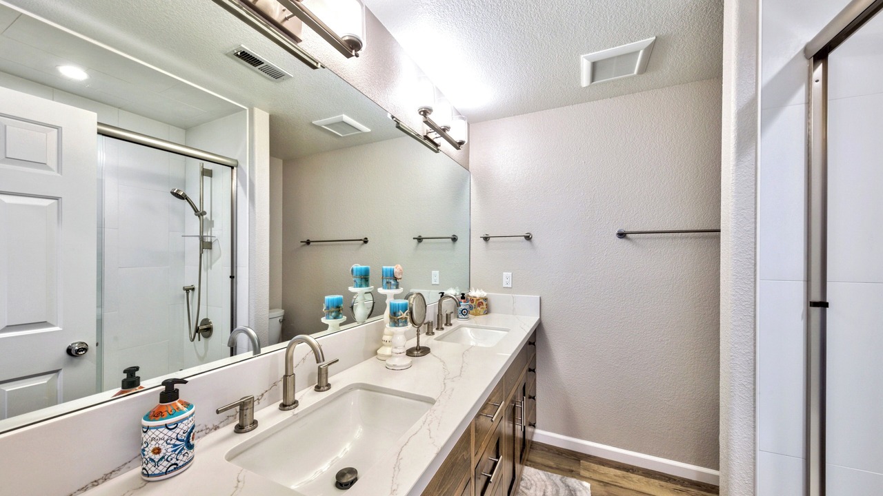 Photo of Bathroom in Bijou Park