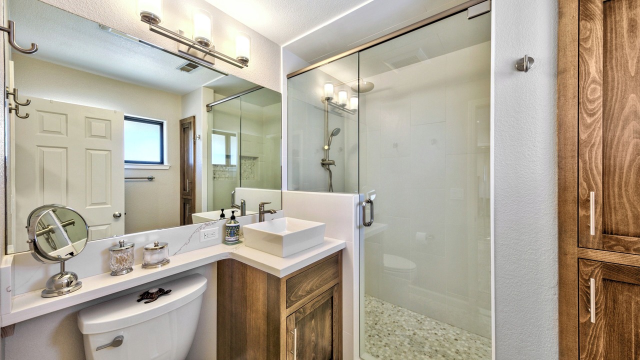 Photo of Bathroom in Bijou Park
