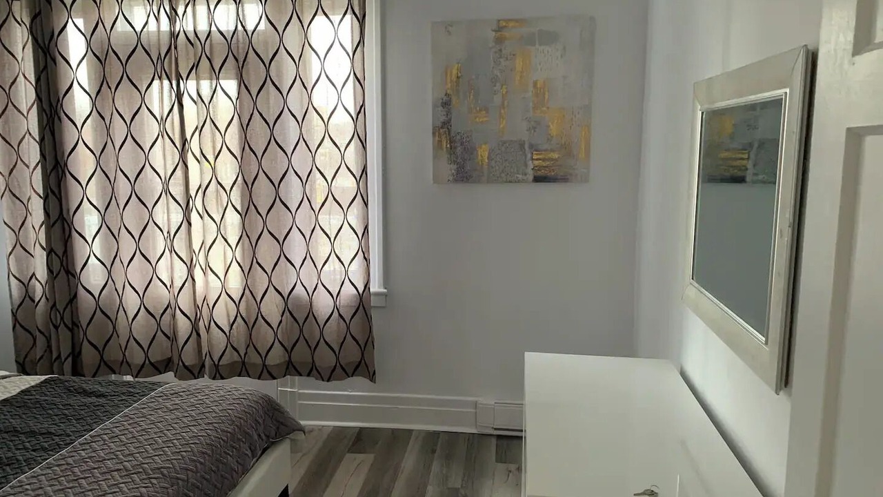 Photo of Bedroom in Cote-Des-Neiges—Notre-Dame-De-Grace