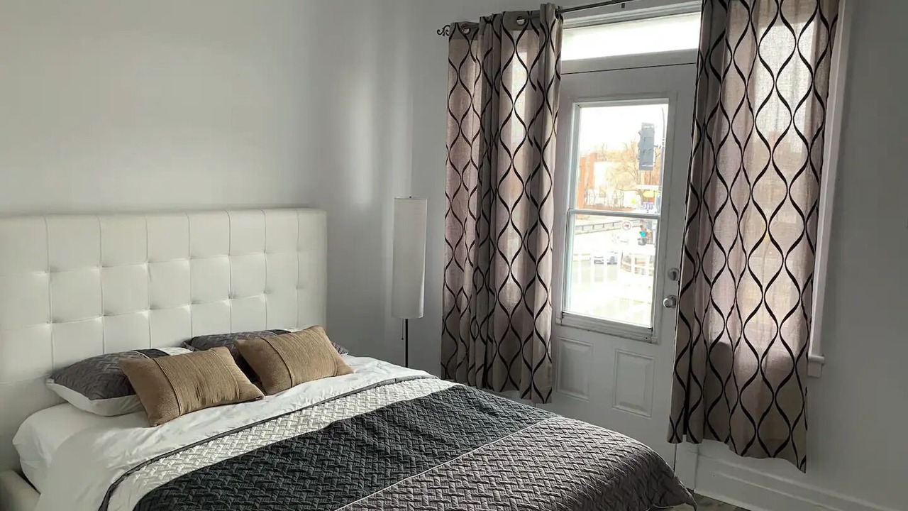 Photo of Bedroom in Cote-Des-Neiges—Notre-Dame-De-Grace