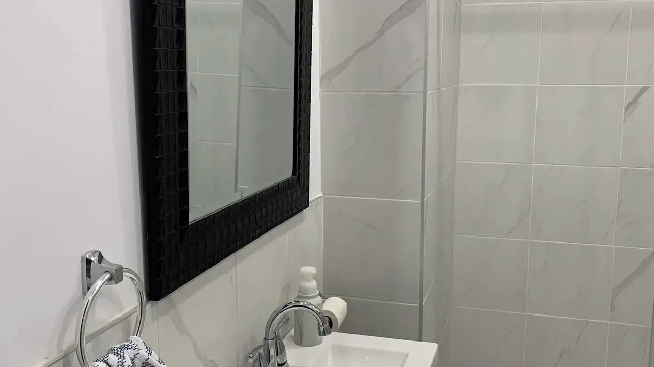 Photo of Bathroom in Cote-Des-Neiges—Notre-Dame-De-Grace