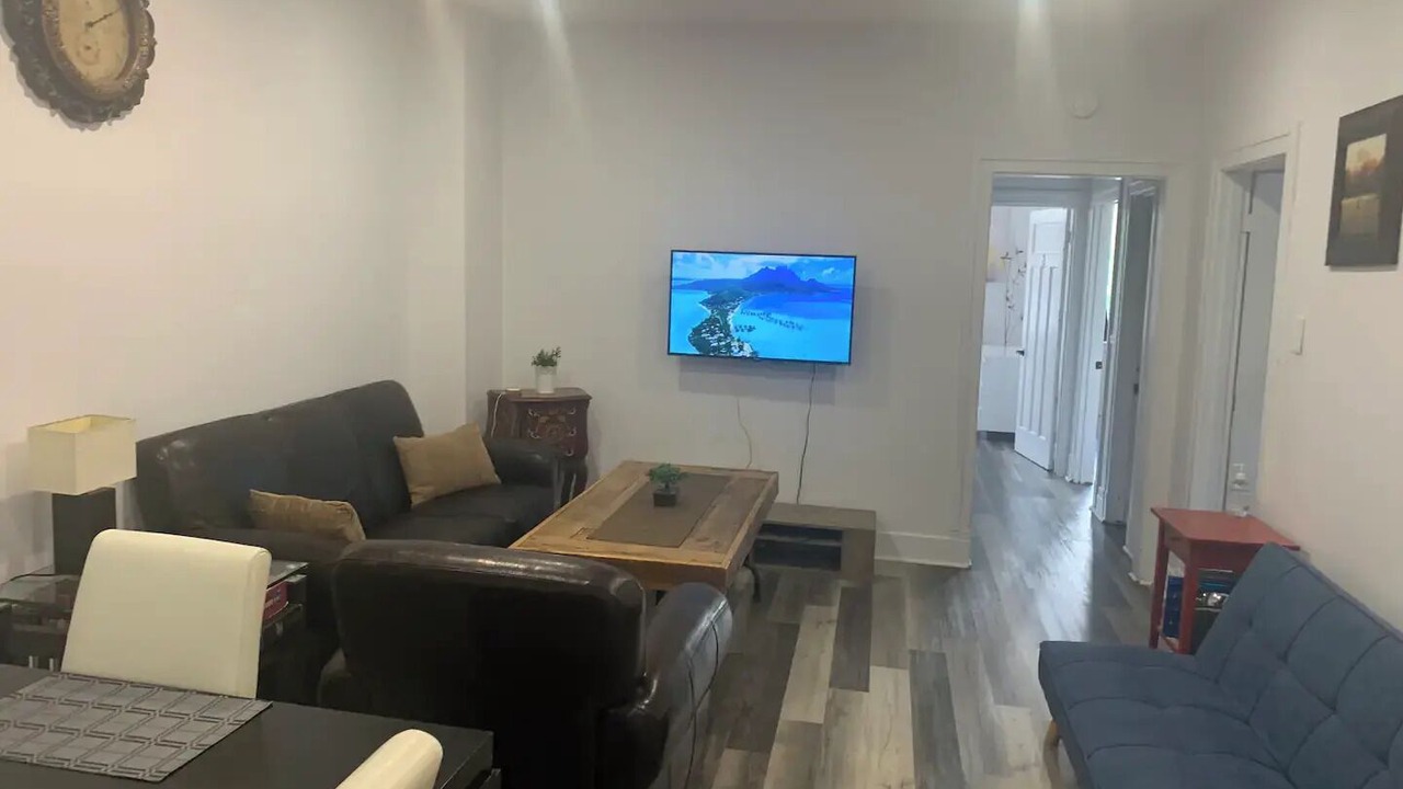 Photo of Livingroom in Cote-Des-Neiges—Notre-Dame-De-Grace