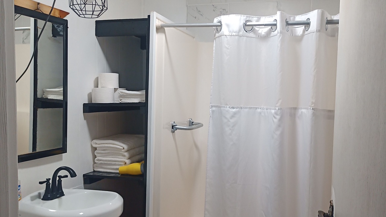 Photo of Bathroom in Roxie