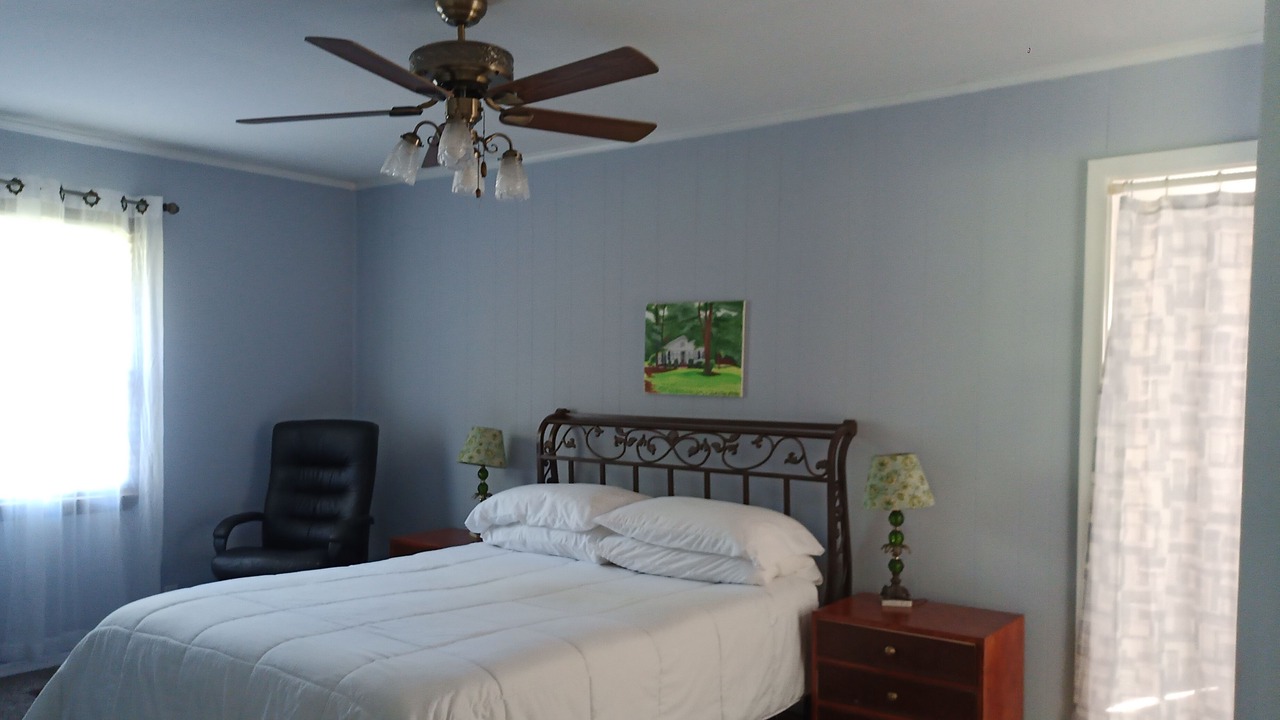 Photo of Bedroom in Roxie