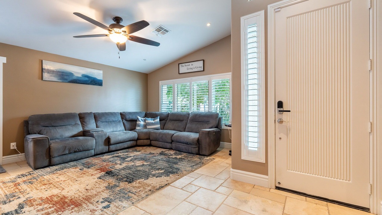 Photo of Livingroom in Canyon Trails